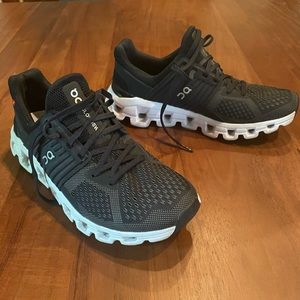 On Cloud CLOUDSWIFT running shoes.